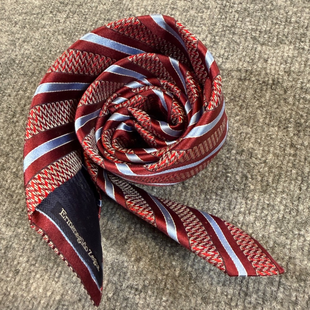 Preppy Ermenegildo Zegna Silk Tie Red Blue Diagonal Stripe Italy Luxury Necktie
